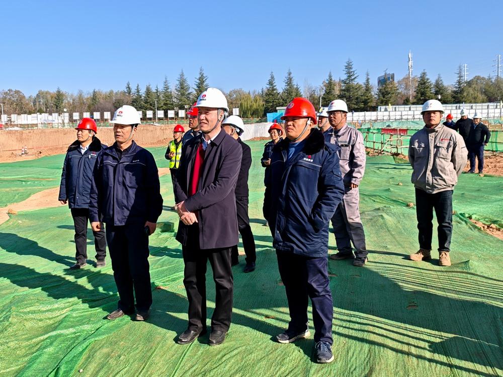 陜煤集團基本建設(shè)管理部高級主任師黃社民一行深入陜煤建設(shè)承建的銅創(chuàng)能材項目檢查指導工作